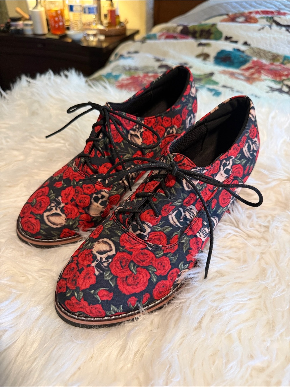 Women’s Lace-Up Oxfords in Red Rose and Skull Print, size 9 or 41.